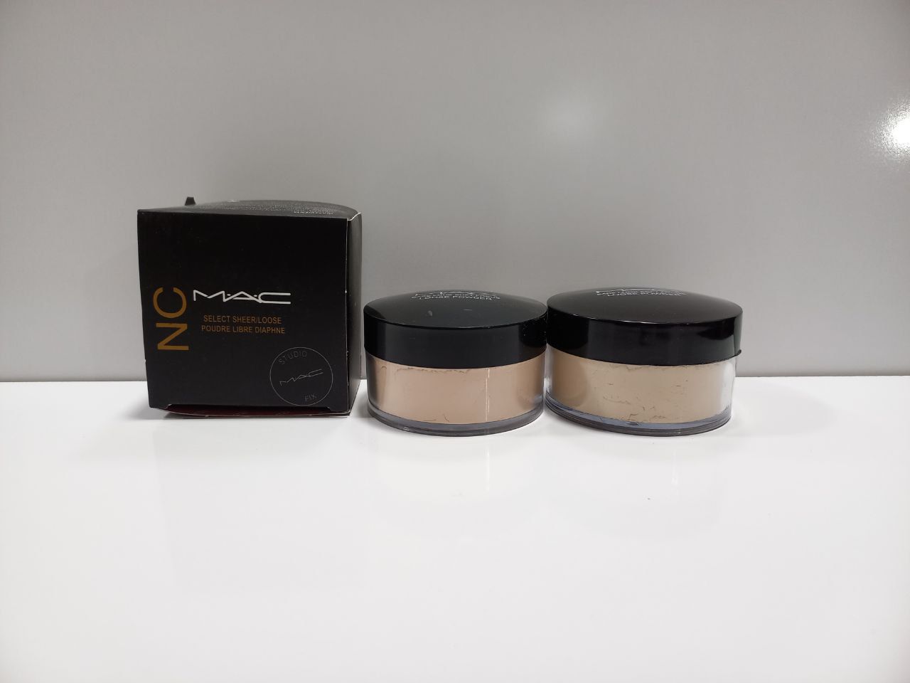 تثبیت کننده ارایش MAC شماره 3 <h2>تثبیت کننده ارایش MAC شماره3</h2> <ul> <li><strong>زایش دوام و ماندگاری آرایش</strong></li> <li><strong>یکدست کننده پوست</strong></li> <li><strong>ایجاد پوششی مات و یکدست</strong></li> <li><strong>بافتی سبک و بدون ایجاد سنگینی</strong></li> <li><strong>جذب کننده چربی</strong></li> <li><strong>جلوگیری از درخشندگی پوست</strong></li> <li><strong>مقاوم در برابر تعریق و رطوبت</strong></li> <li><strong>غیر جوش زا</strong></li> <li><strong>بدون فرو رفتن در چین و چروک</strong></li> <li><strong>بدون تغییر رنگ</strong></li> <li><strong>به همراه پد مخصوص</strong></li> <li><strong>مناسب انواع پوست</strong></li> <li><strong>فاقد پارابن و فتالات</strong></li> </ul> تثبیت کننده ارایش MAC شماره 3
