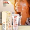 CIP کرم ضد آفتاب فلوئیدی SPF50 نرمال تا خشک 50 میل(بی رنگ) <h2>CIP کرم ضد آفتاب فلوئیدی بی رنگ SPF50 مختلط تا چرب50 میل</h2> ویژگی های فلوئید ضد آفتاب بی رنگ سی آی پی مناسب پوست خشک <ul> <li>مناسب پوست های معمولی و خشک</li> <li>محافظت قوی در برابر اشعههای UVA و UVB</li> <li>دارای SPF 50</li> <li>آبرسانی موثر به پوست</li> <li>جلوگیری از تحریک و التهاب پوست</li> <li>بی رنگ و بافت سبک</li> <li>مناسب استفاده روزانه</li> </ul> <ul> <li>بدون الکل بدون اسانس فری پارابن</li> </ul> CIP کرم ضد آفتاب فلوئیدی SPF50 نرمال تا خشک 50 میل(بی رنگ)